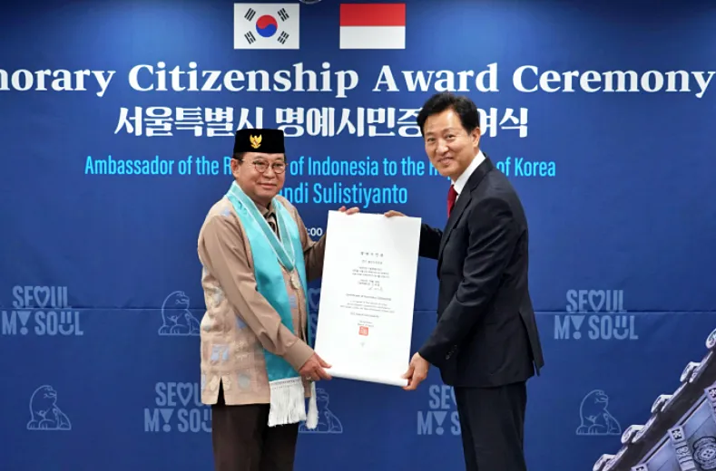 서울시는 간디 술리스티얀토(Gandi Sulistiyanto) 주한 인도네시아 대사에게 '서울특별시 명예시민증'을 수여했다