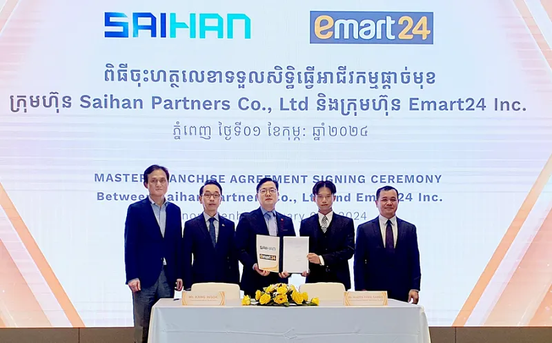 이마트24가 한국 편의점 최초로 캄보디아 진출했다